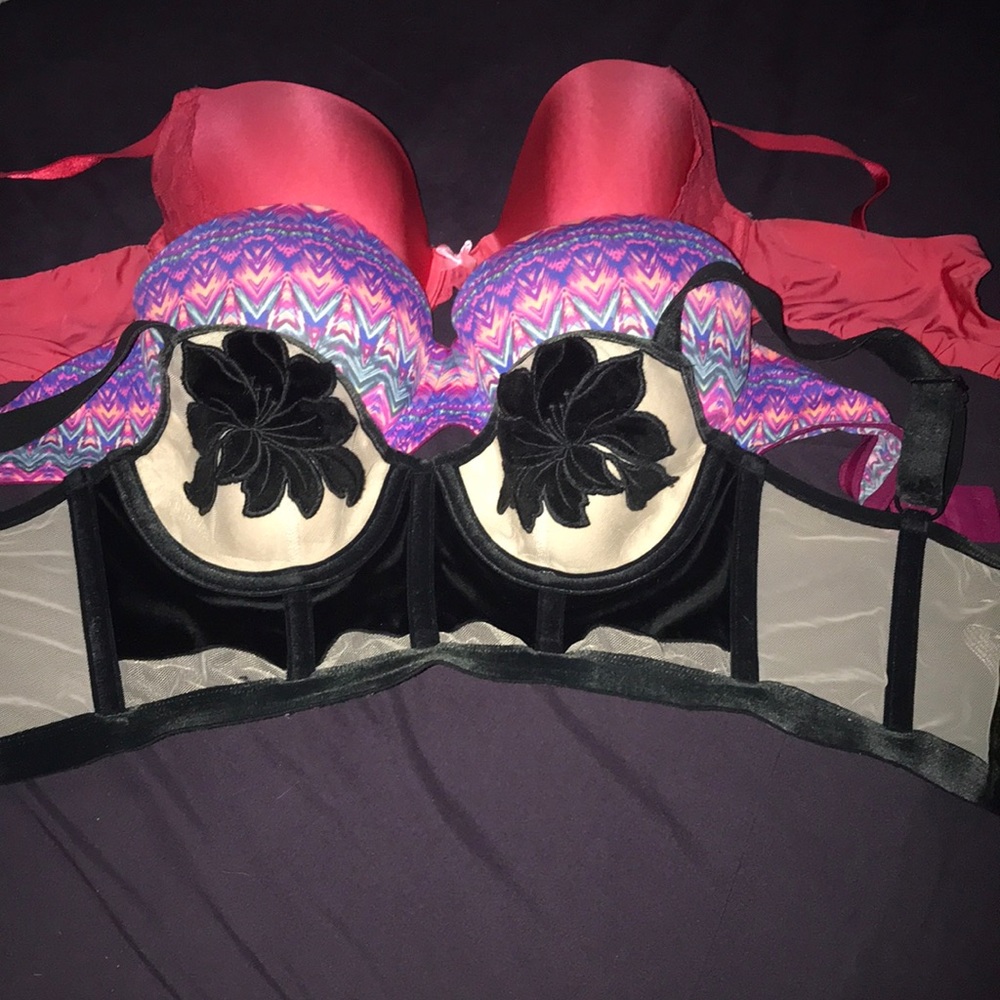 3 Victoria secret bras